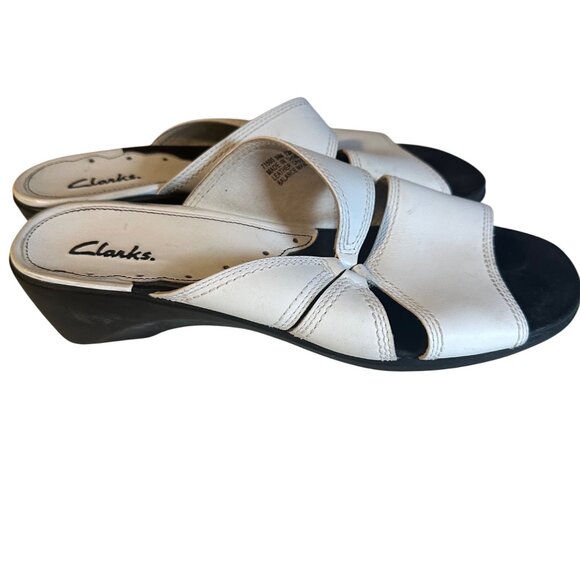 Clarks white leather slip on sandals size 9.5 M - Picture 5 of 5